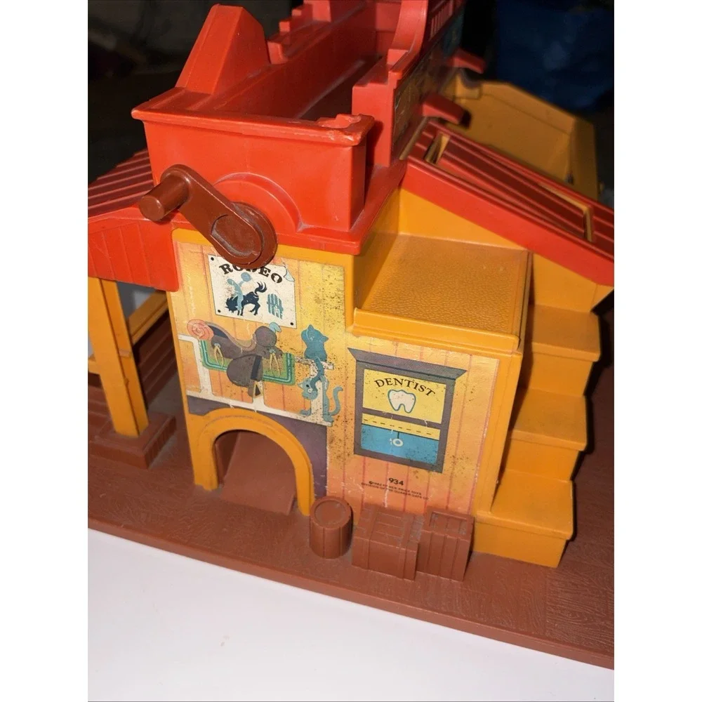 Vintage 1982 Fisher Price Little People Western Town Cowboy Family Play Set #934